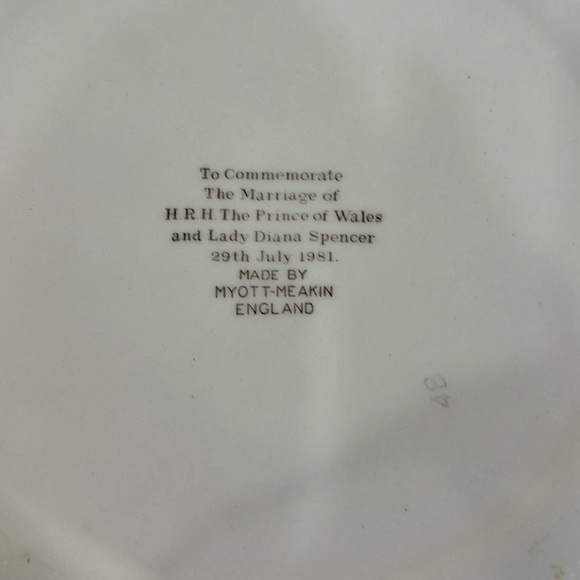 Royal Commemorative Plate - Picture 5 of 10